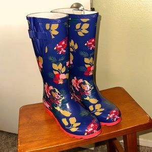 Women’s size 9 blue floral rain boots. Worn only one time.